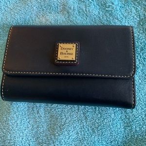 Dooney & Bourke women’s wallet